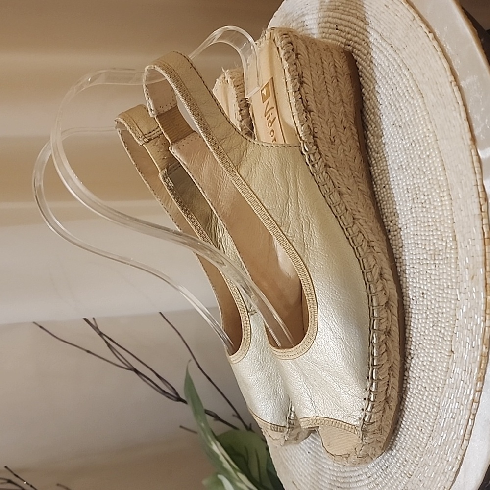Chic & Comfy Gold Spanish Espadrilles - Vidorreta- US 7 / EU 38